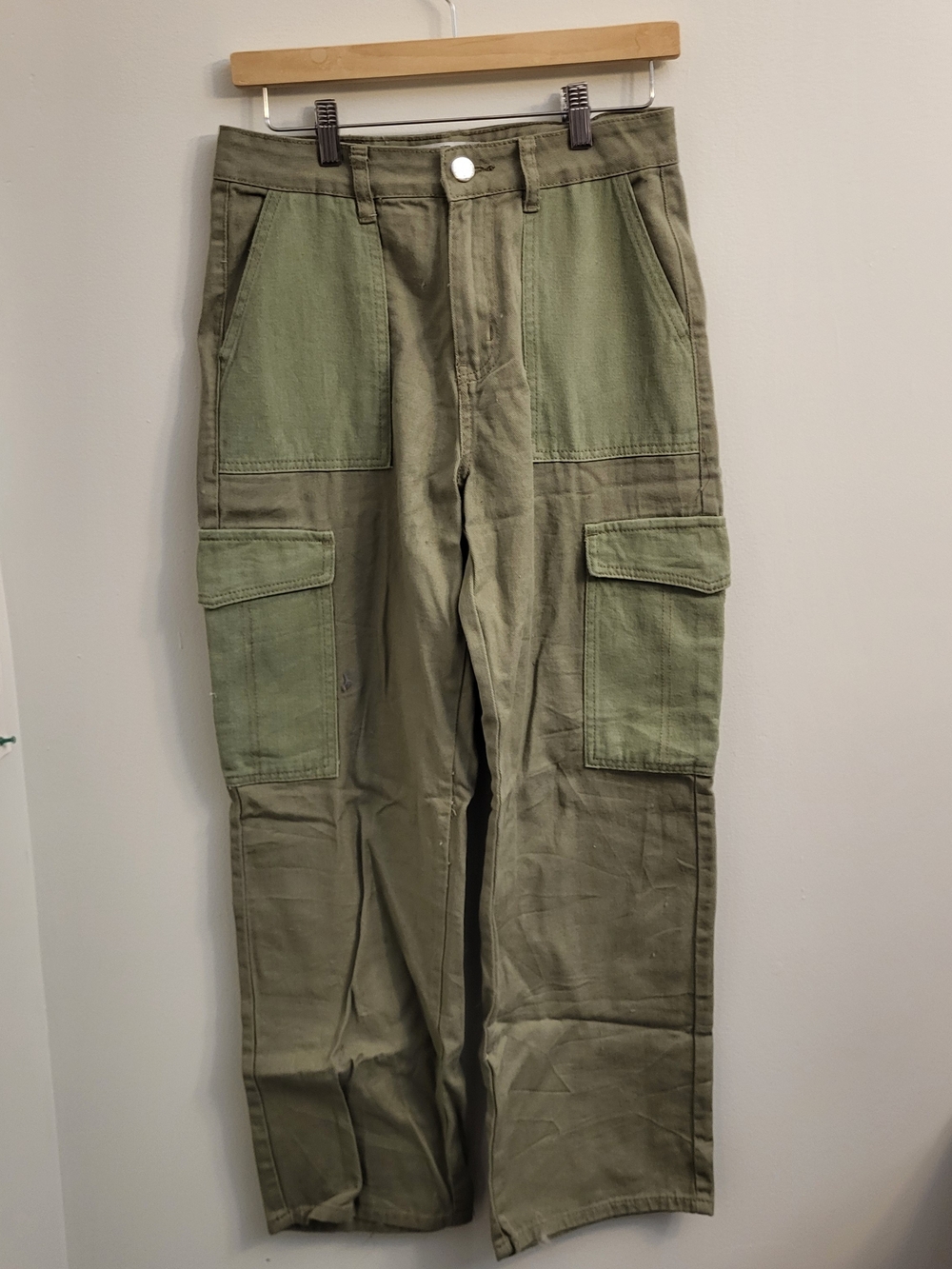 Utility Straight-Leg Cargo Pants in Olive